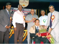 Shri Narendrakumar Baldota being felicitated at the Convention for his monumental service to the iron-ore mining sector industries.